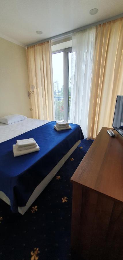 Evropa Hotel Gagra Bagian luar foto