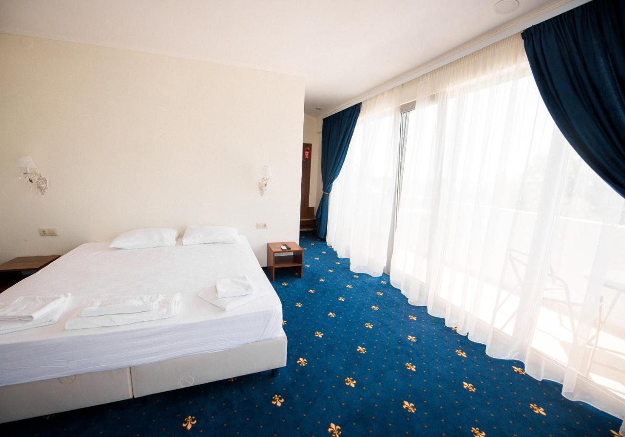 Evropa Hotel Gagra Bagian luar foto