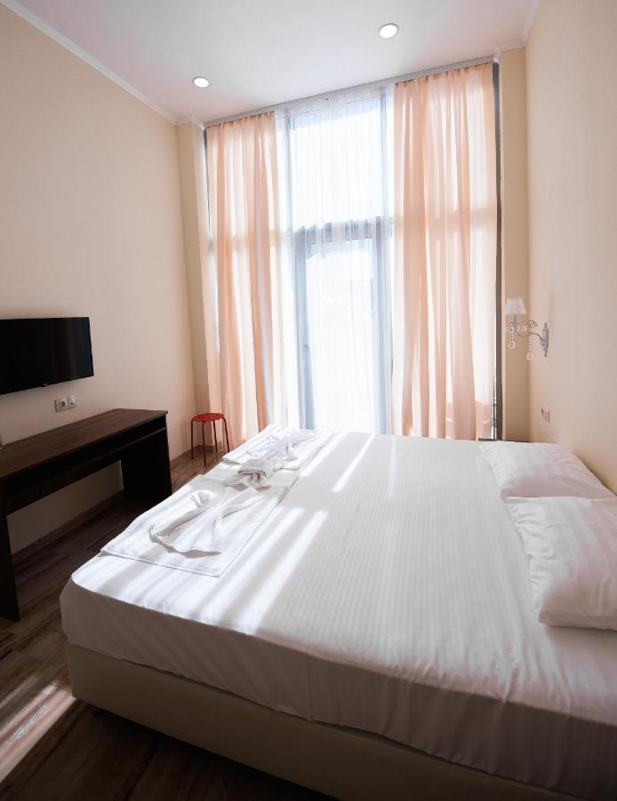 Evropa Hotel Gagra Bagian luar foto