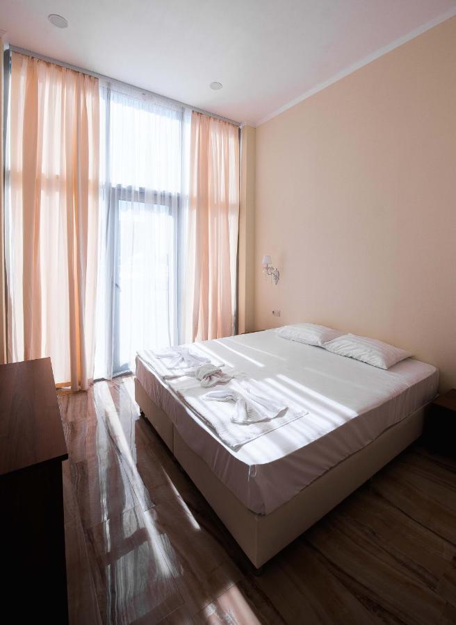 Evropa Hotel Gagra Bagian luar foto